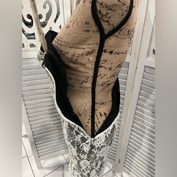 Karen Millen Lace Corset Dress Cream Black - Picture 13 of 17